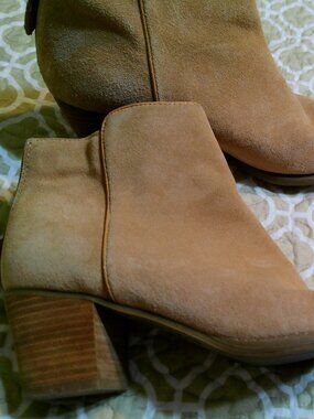 American Eagle Outfitters tan suede block-heel ankle booties SIZE 10
